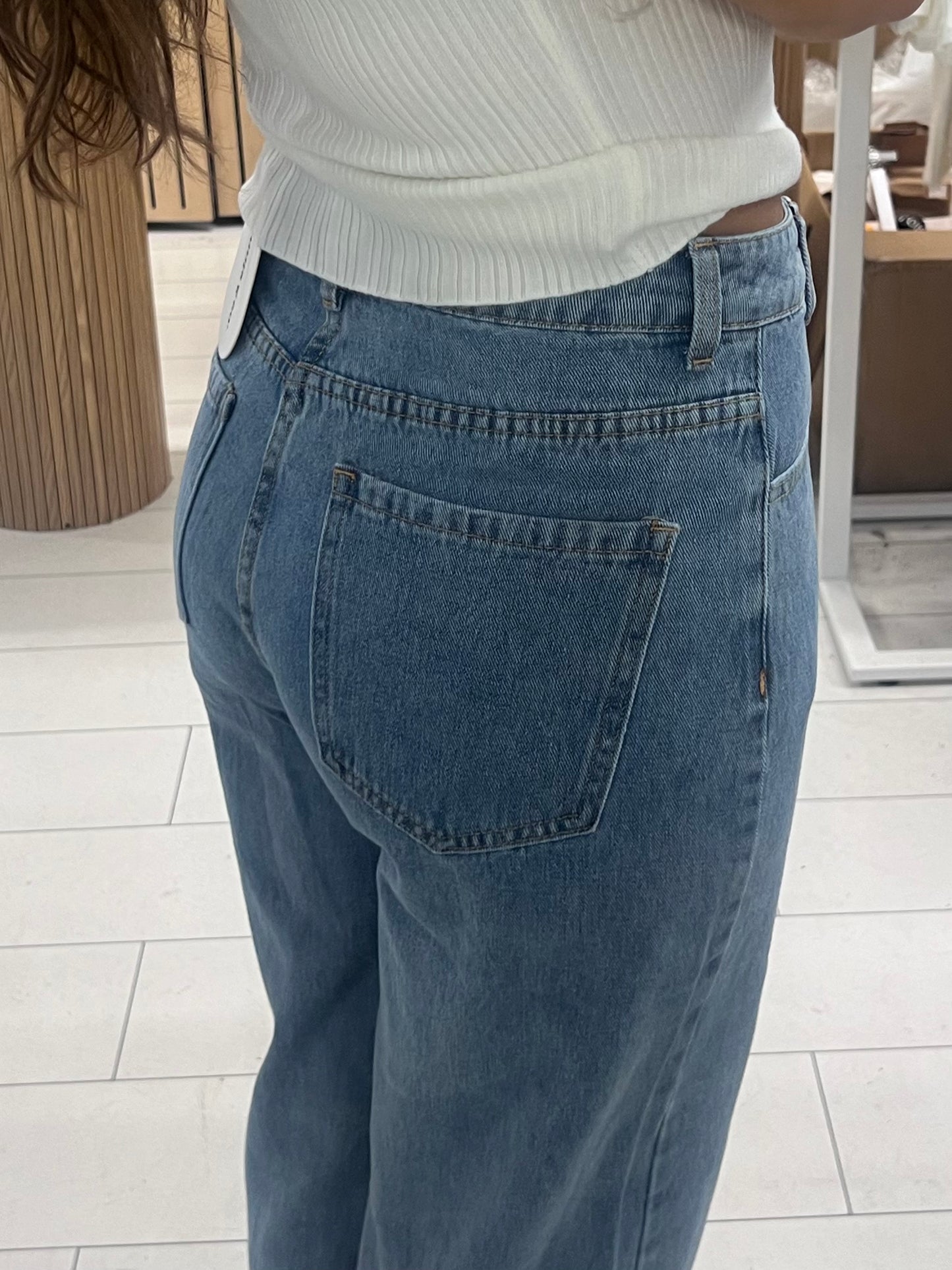 CLARA MOM JEANS